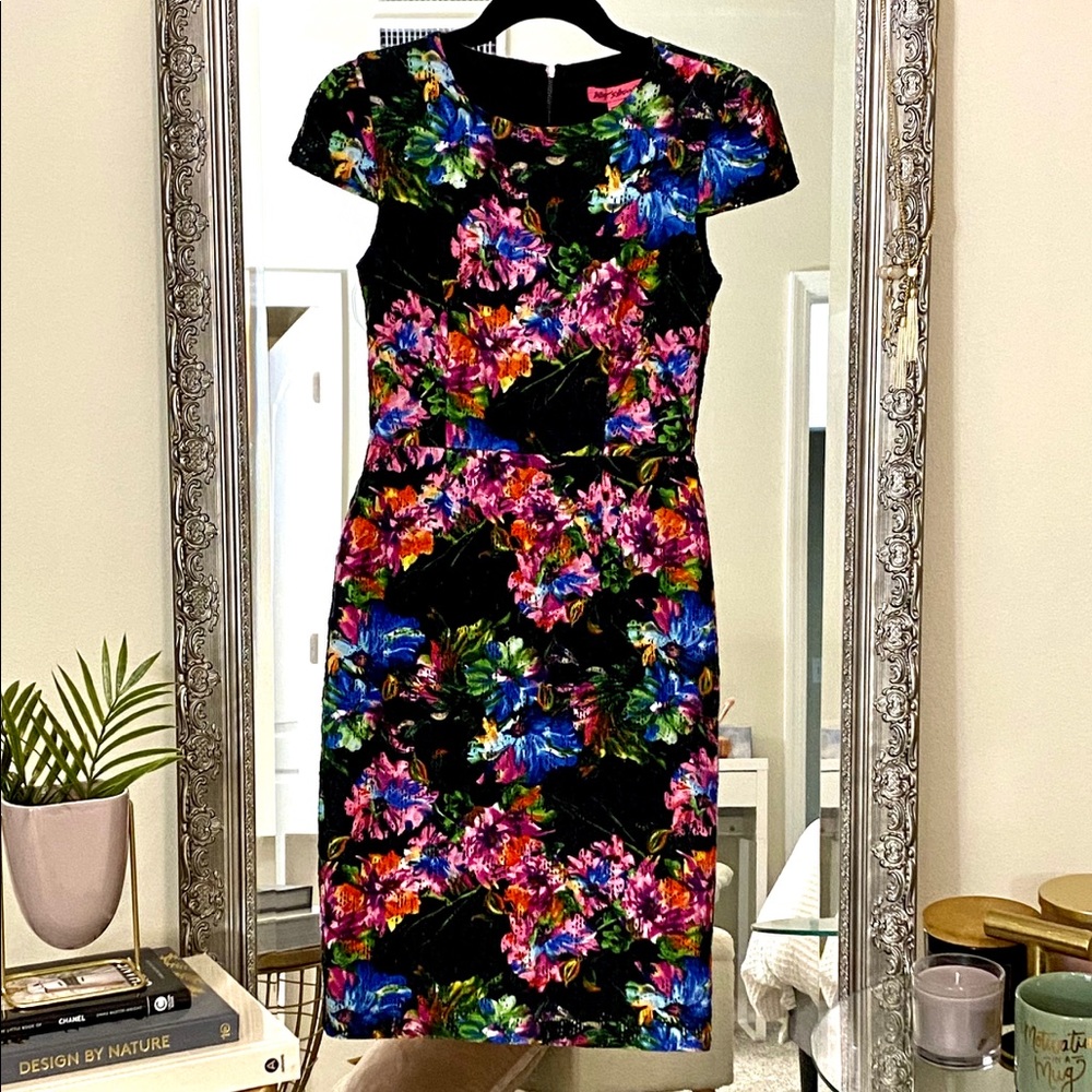 Chic lace floral dress